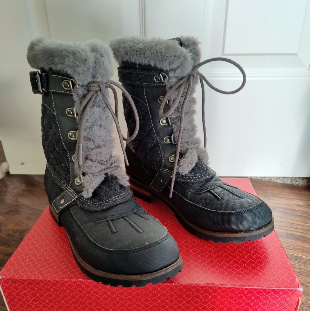 Snow boots